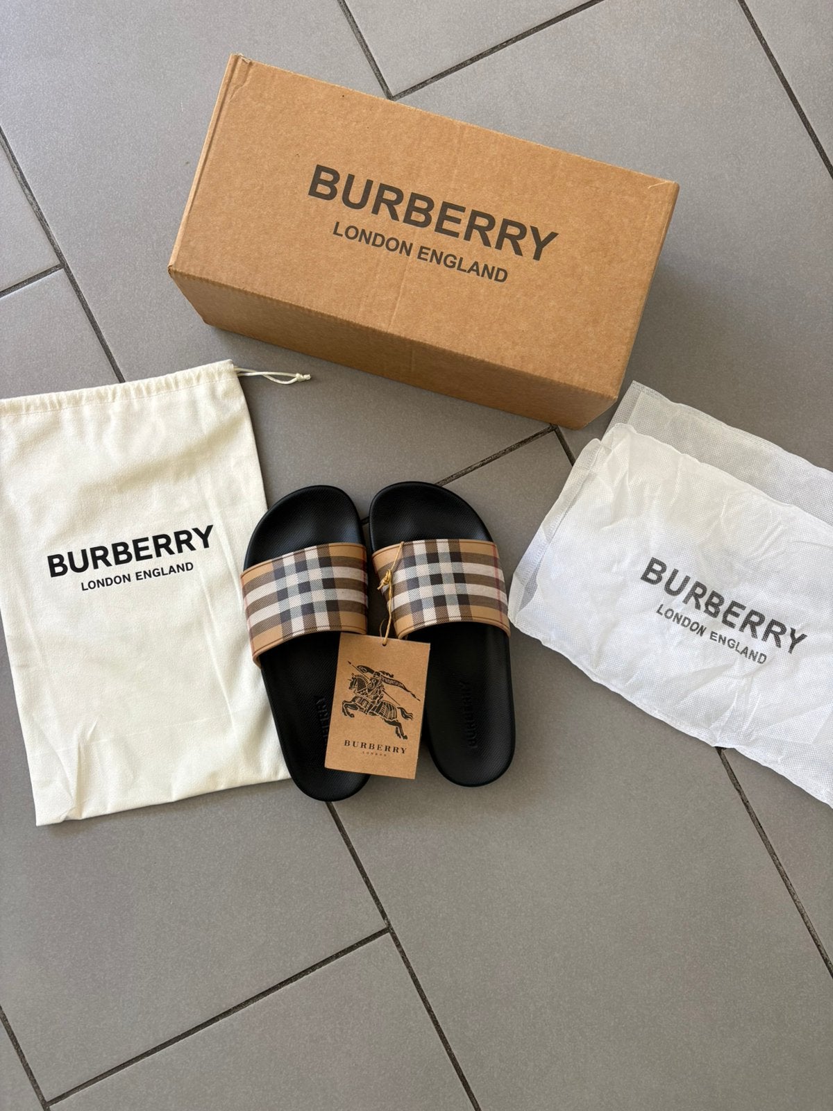 Burberry Slippers maat 37, Ophalen of Verzenden, Nieuw, Slippers