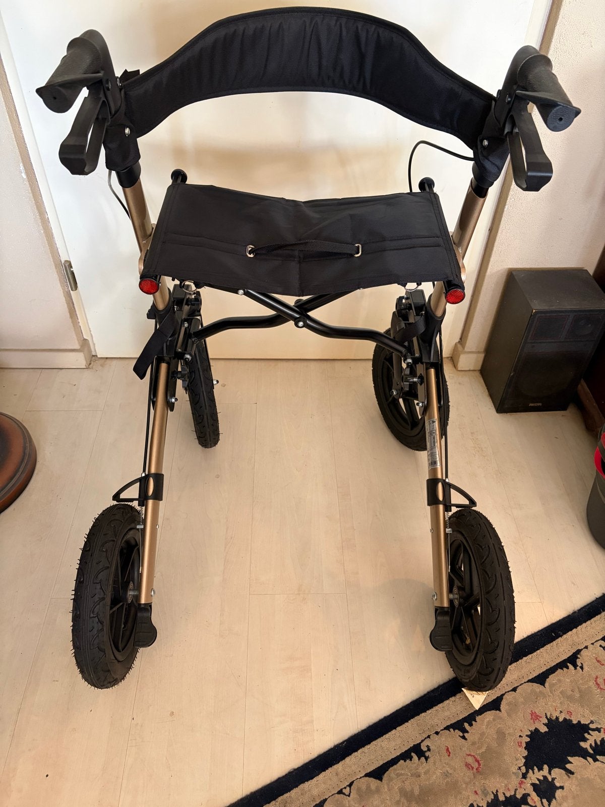 Rollator op luchtbanden, Ophalen, Opvouwbaar, Zo goed als nieuw