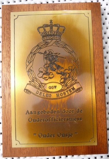 PLAQUETTE GGW DELEO HOSTEM ,AANGEB.D.D.ONDEROFF. ONDER ONSJE, Ophalen of Verzenden, Luchtmacht, Nederland, Overige typen