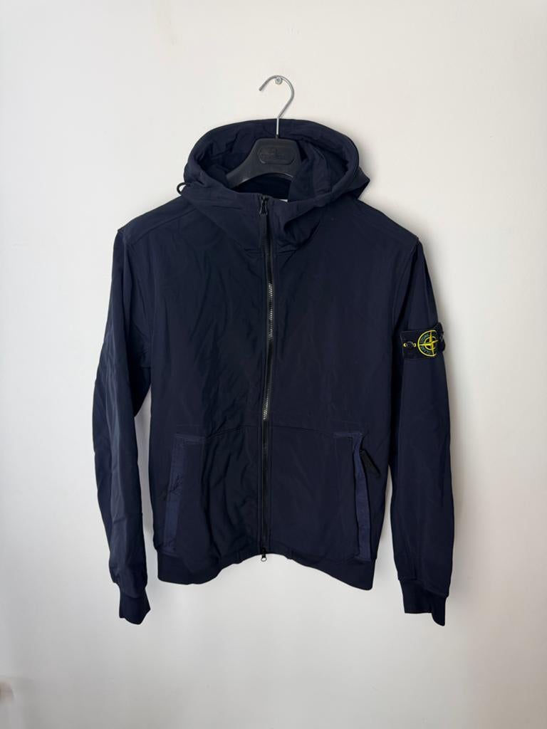 Stone Island Soft Shell Jas - Donkerblauw met capuchon, Ophalen of Verzenden, Gedragen, Maat 52/54 (L), Blauw