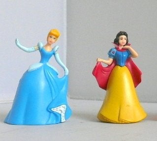Disney # 2 prinsessen - 5,5 cm hoog, Ophalen of Verzenden, Sneeuwwitje of Doornroosje, Zo goed als nieuw, Beeldje of Figuurtje