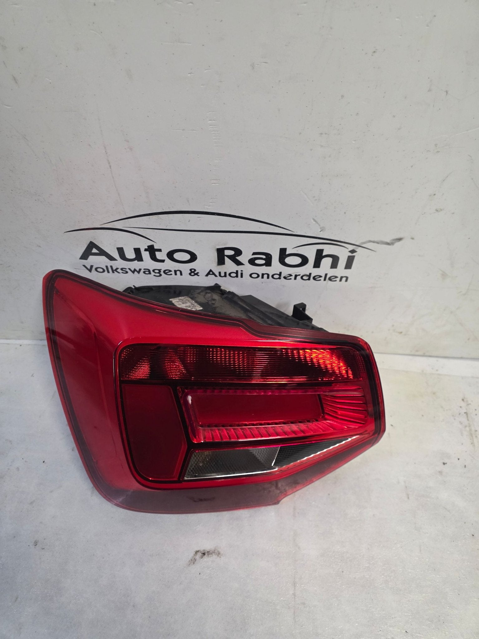 Audi Q2 Achterlicht Links Origineel! 81A945069, Gebruikt, -, -, Ophalen of Verzenden