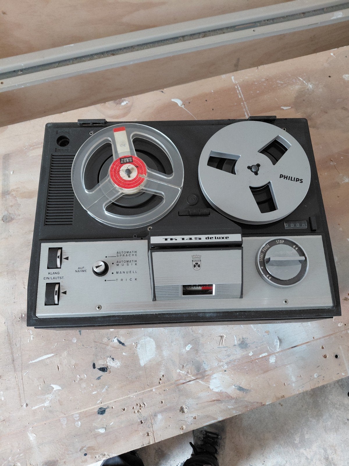 Grundig TK 145 de luxe draagbare bandrecorder, Ophalen of Verzenden, Bandrecorder, Met stofkap