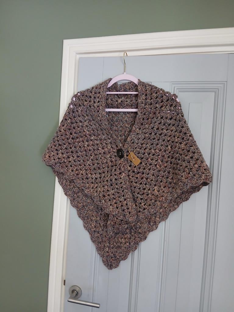 Gehaakte omslagdoek met knoop, Handgemaakt, Ophalen of Verzenden, Zo goed als nieuw