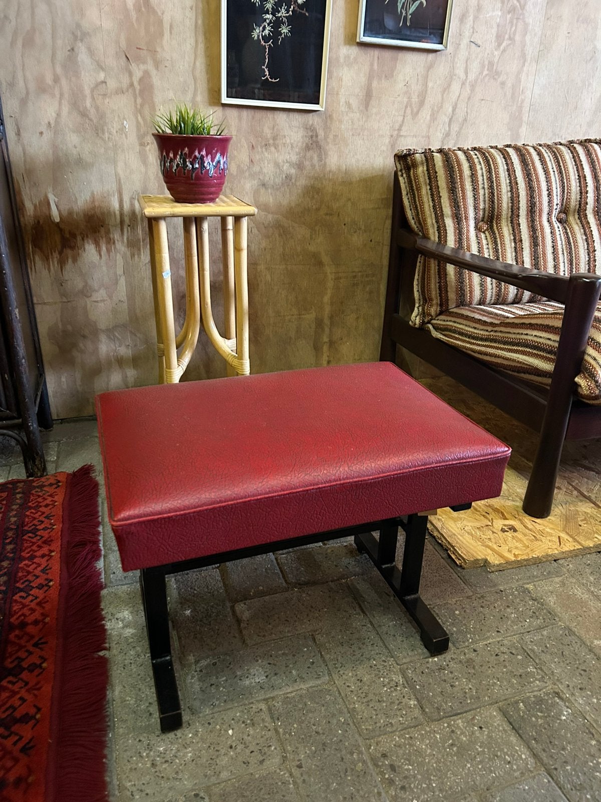 Vintage jaren 70/80 rood met zwarte kruk/ voetenbankje, Ophalen, ?, Zo goed als nieuw, ?