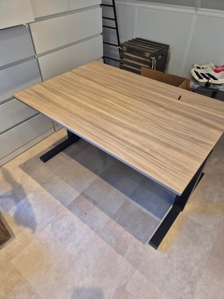 Gispen bureau 120x80 cm, handmatig in hoogte verstelbaar, Ophalen of Verzenden