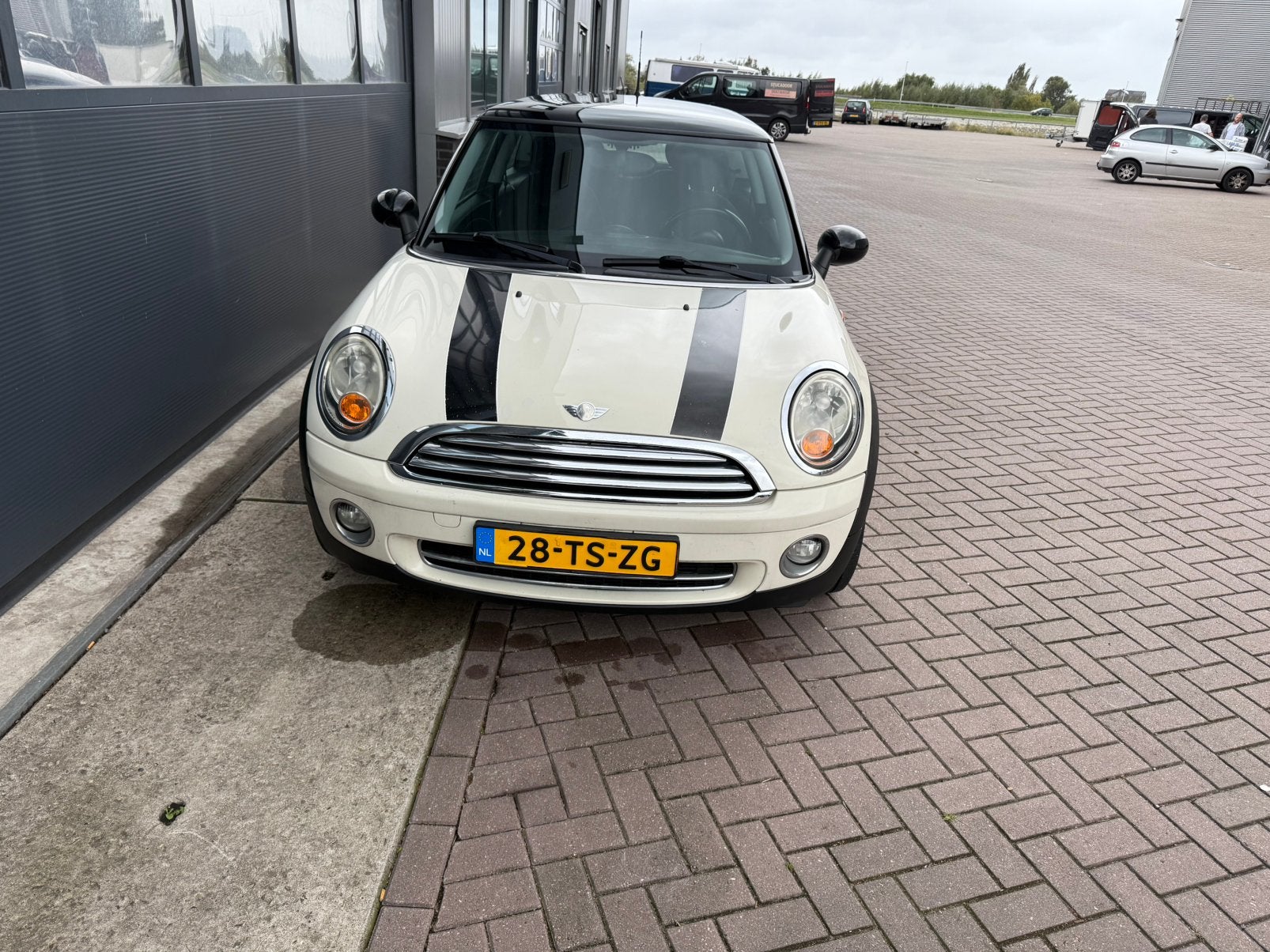 Mini 1.6 Cooper 2007 Wit airco 6 bak airco, Auto's, Mini, Voorwielaandrijving, 750 kg, 4 cilinders, 4 stoelen