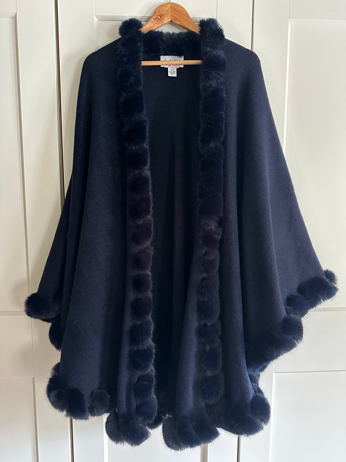 Joseph Ribkoff Cape/Mantel met Bontafwerking, Kleding | Dames, Truien en Vesten, Verzenden, Zo goed als nieuw, Maat 42/44 (L)
