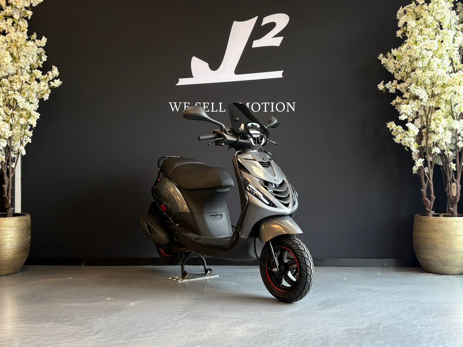 Piaggio Zip | Agaat Grijs | Brom | 2023 | 7312 km | 1 eig, ., Maximaal 45 km/u, Zip, Ophalen of Verzenden