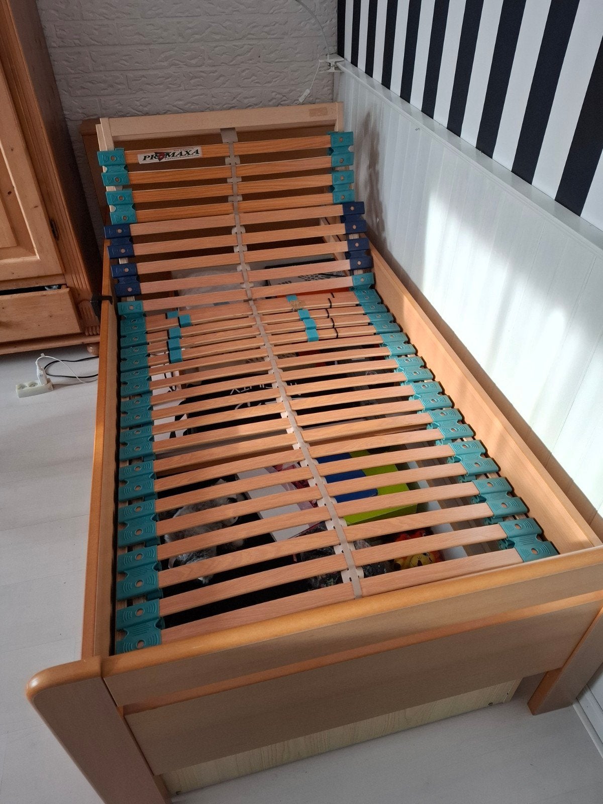 Eenpersoonsbed met verstelbare lattenbodem, Ophalen, 90 cm, Eenpersoons, Bruin