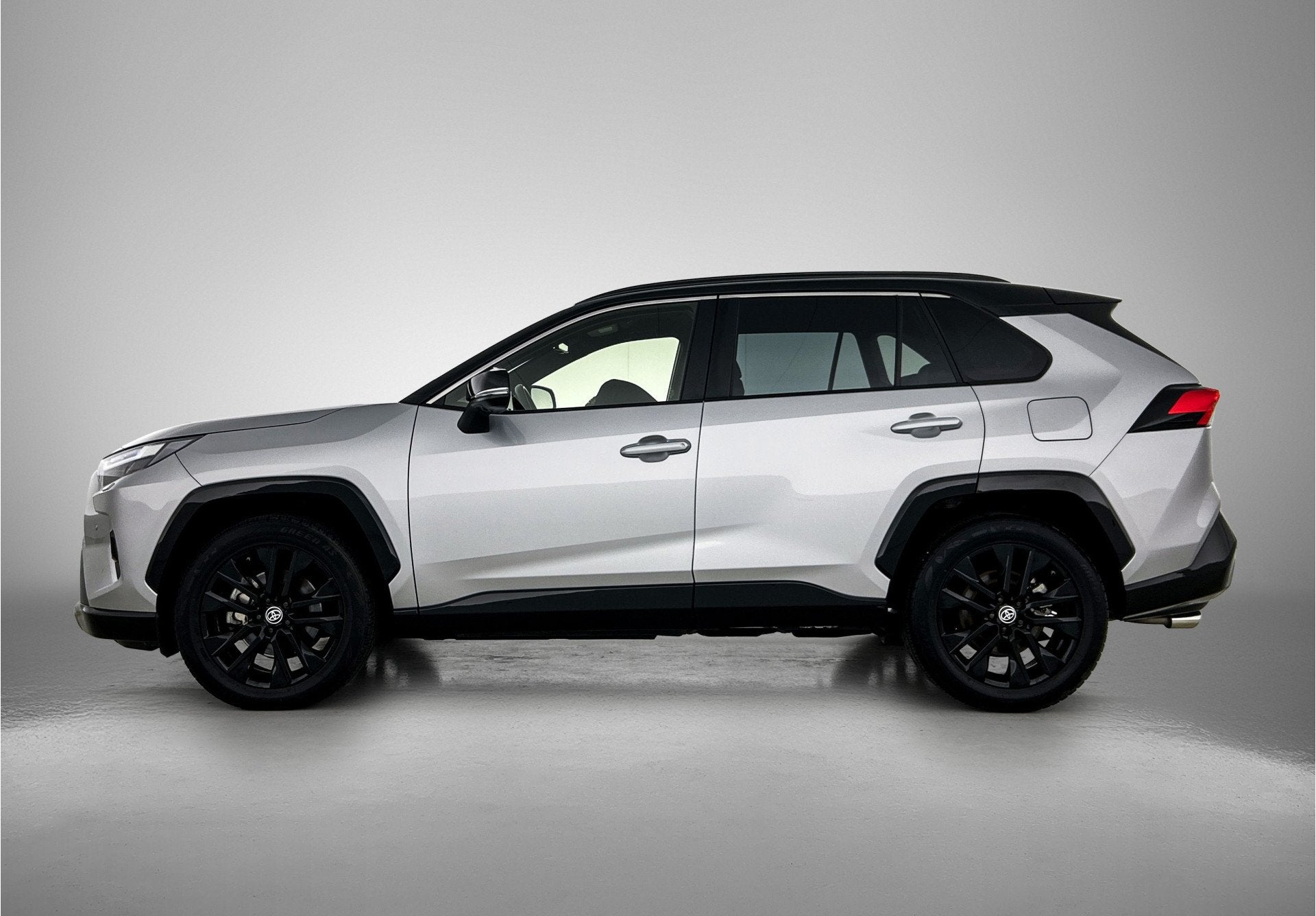 Toyota RAV4 2.5 Hybrid Bi-Tone | Voorruit-Stuur-Stoelverwarm, 12 maanden, Verwarmde buitenspiegels, Gebruikt, 4 cilinders