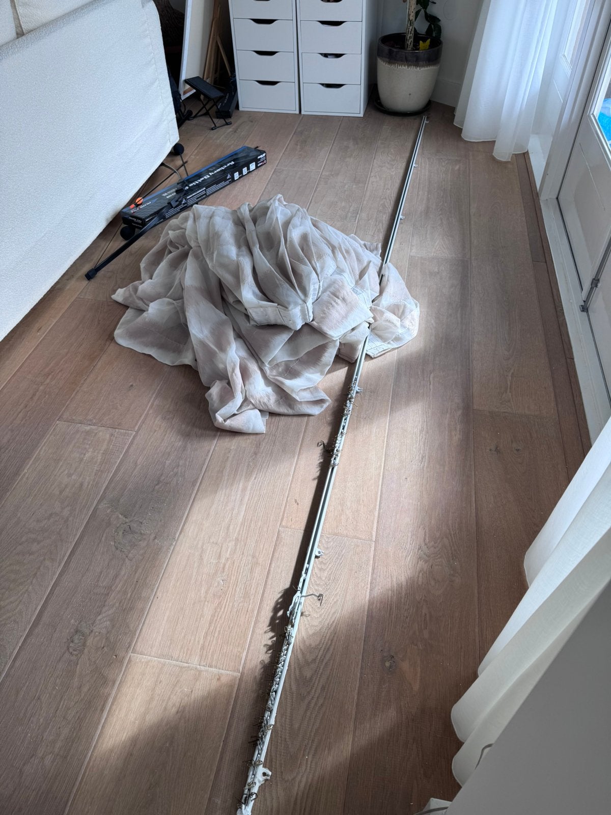 Gordijnen ca 3,60x2,60 m met roede en hangers op te halen, Ophalen, Zo goed als nieuw, Vitrage