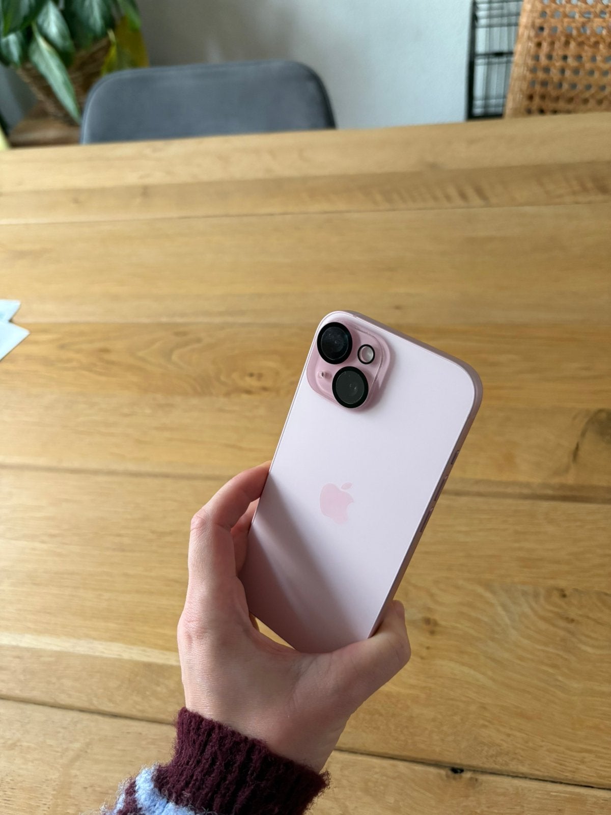 Foto 5 van Roze iphone 15 (lees beschrijving)