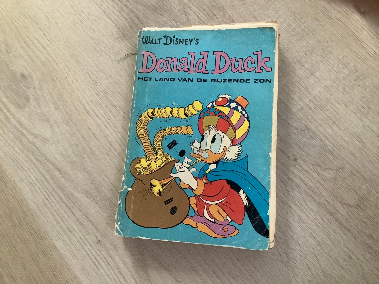 Vintage Donald Duck: Het Land van de Rijzende Zon, Eén stripboek, Ophalen of Verzenden, Gelezen