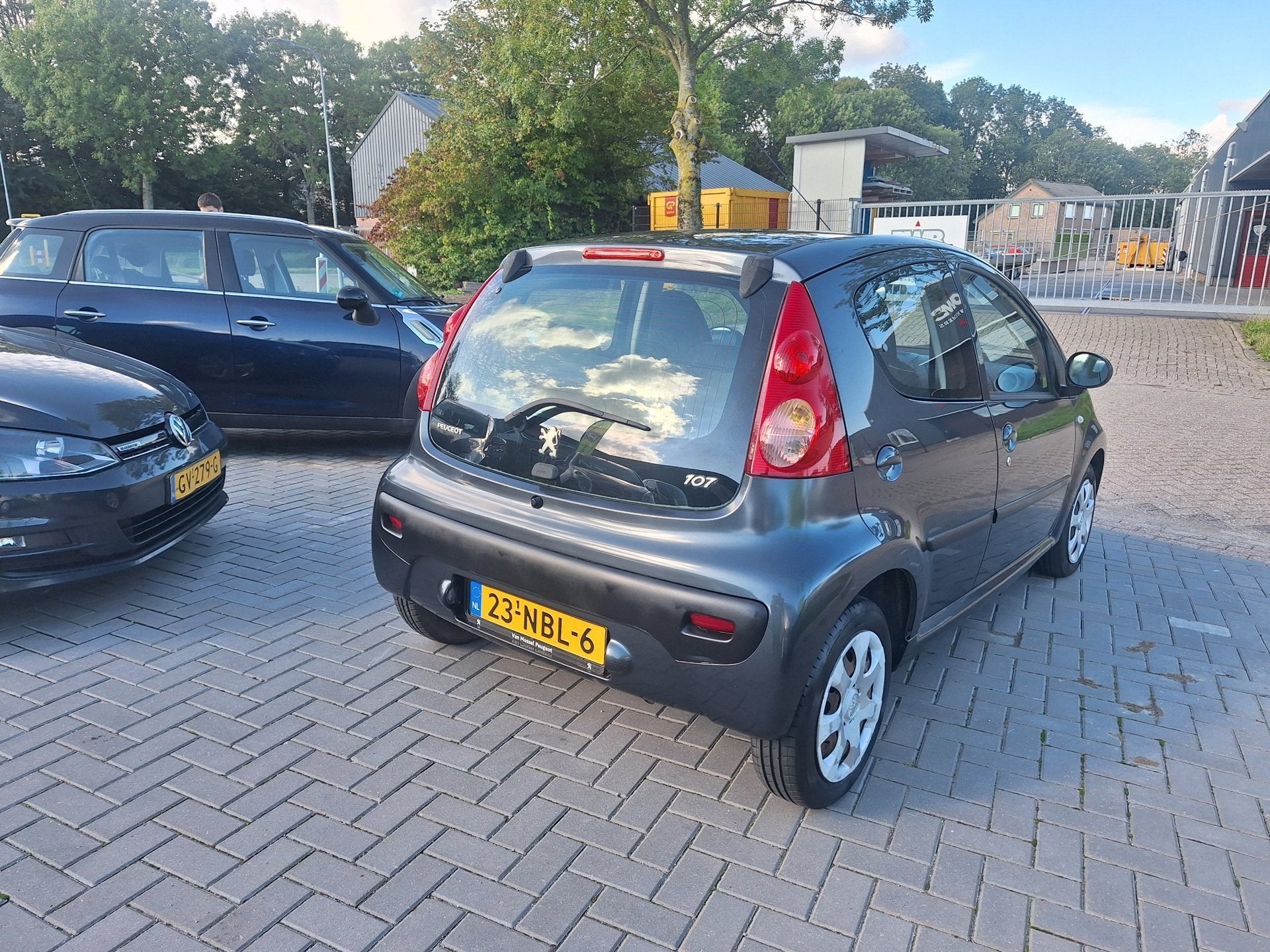 Peugeot 107 1.0-12V XS / Zeee nette auto / APK sept 2027, Auto's, Voorwielaandrijving, Dealer onderhouden, 4 stoelen, 68 pk
