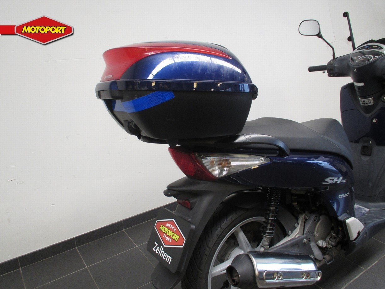 Honda SH 150 (bj 2006), Scooter, Doornveld 180-184
B-1731  ZELLIK, BE, Honda Motor Europe Ltd, Belgian Branche, Info@honda-eu.com
