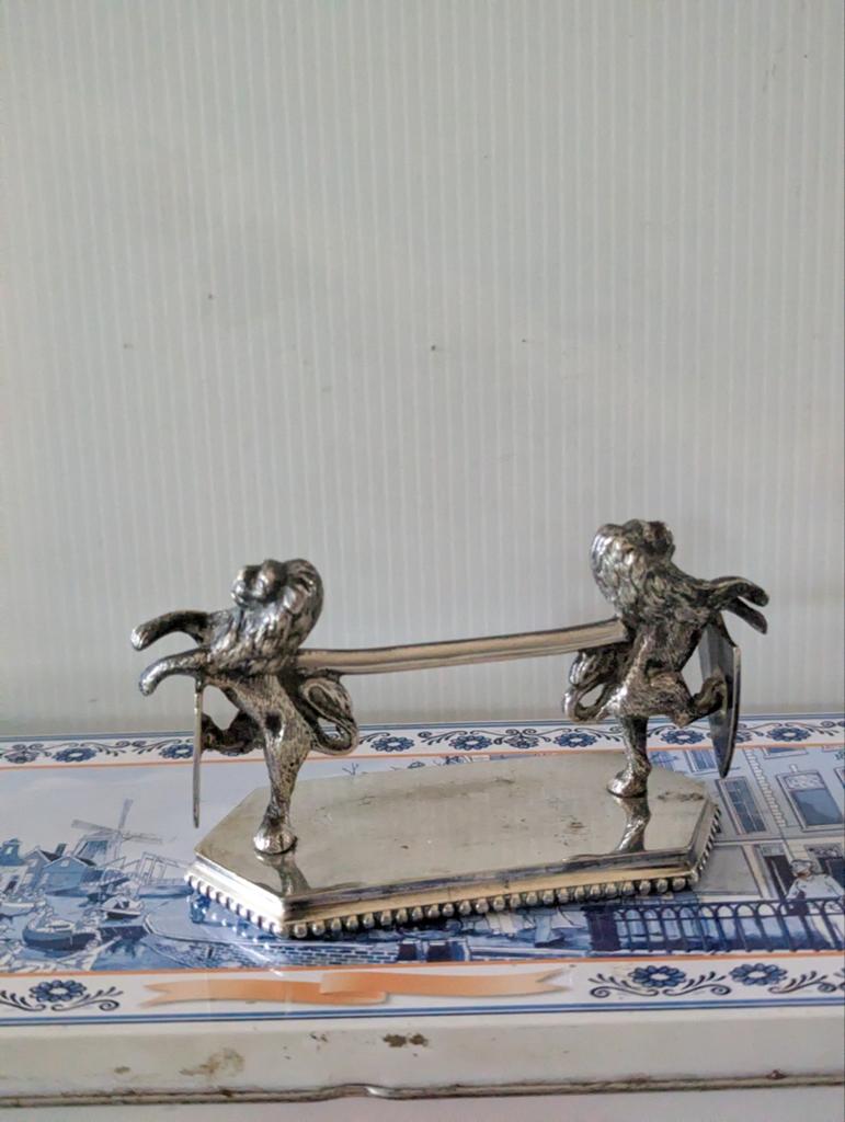 Antieke verzilverde Bestekhouder met Leeuwen, Antiek en Kunst, Ophalen of Verzenden, Zilver