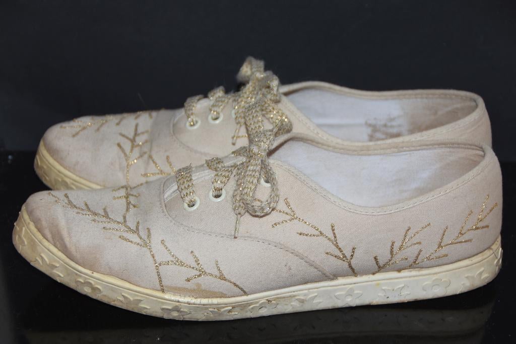 Leuke gympen met goud maat 40 sneakers, Verzenden, Gedragen, Overige kleuren, Sneakers of Gympen