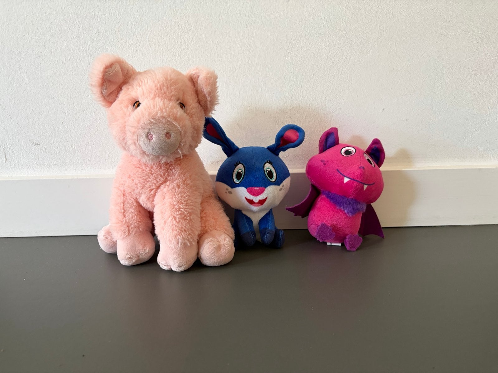 Leuke knuffels: varken, konijn en vleermuis, Ophalen, Gebruikt, Konijn, Middelgroot (20 tot 80 cm)