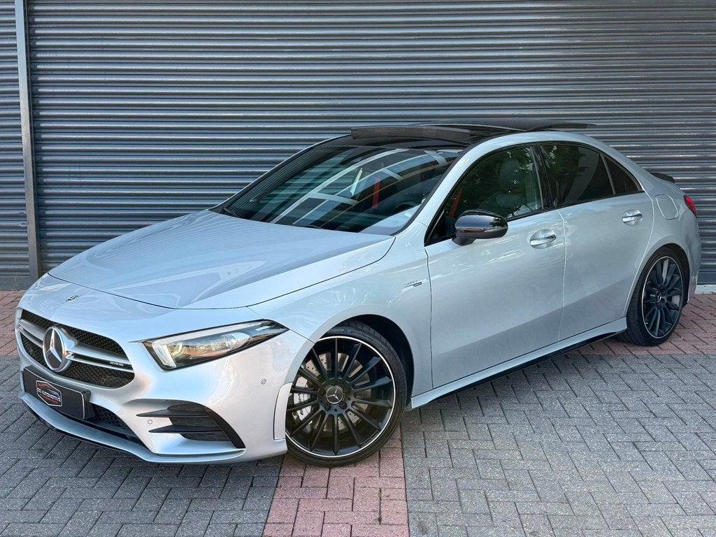 Mercedes-Benz A-klasse AMG 35 4MATIC Premium Plus Pano | Mem, Auto's, Automaat, 4 cilinders, 14 km/l, Bedrijf