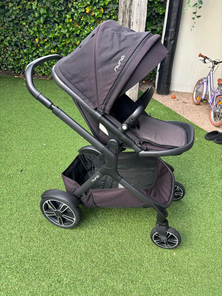 Nuna Demi Grow kinderwagen met reiswieg en adapters, Kinderen en Baby's, Kinderwagens en Combinaties, Gebruikt, Combiwagen, Verstelbare duwstang