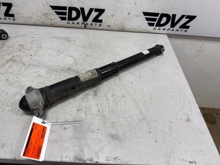 Schokdemper links-achter van een Volkswagen Tayron, Gebruikt, -, Volkswagen, -