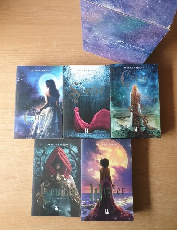 Marissa Meyer -  The Lunar Chronicles 1 t/m 5 (boxset), Verzenden, Gelezen, Marissa Meyer