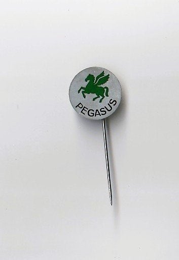 blikken speld met het gevleugelde paard Pegasus, Ophalen of Verzenden, Overige onderwerpen, Speldje of Pin