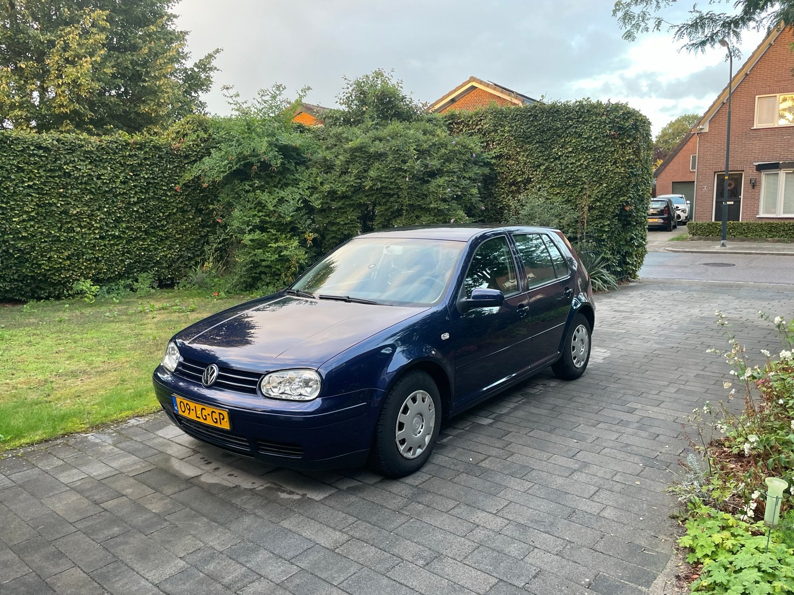 Volkswagen Golf 1.6 75KW AUT 2003 Blauw, Auto's, Zwart, 4 cilinders, Blauw, 1200 kg