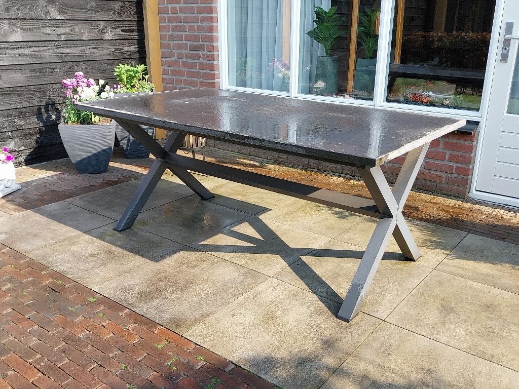 Tuintafel te koop aangeboden., Tuin en Terras, Tuintafels, Ophalen, Gebruikt, Rechthoekig, Overige materialen