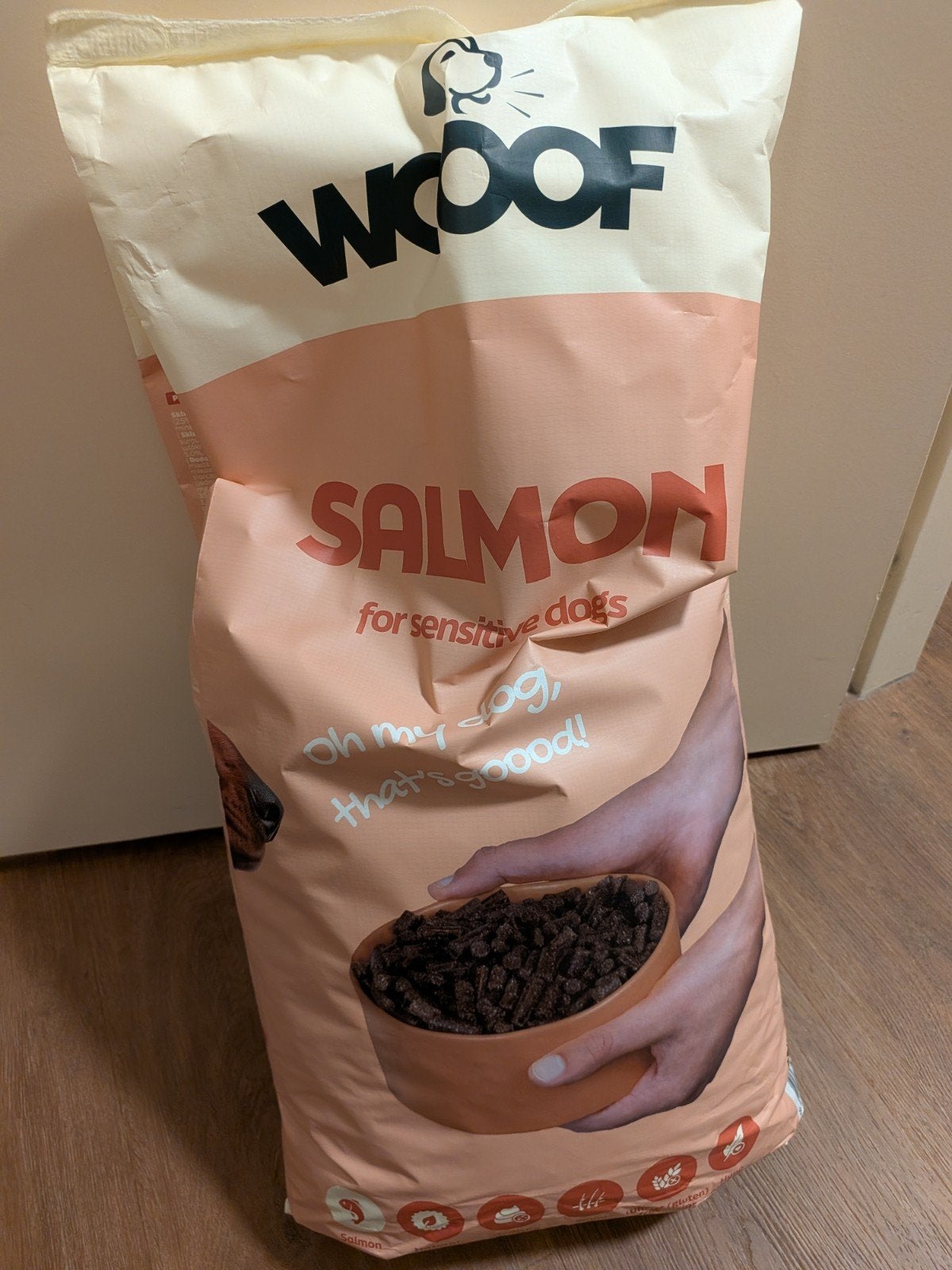 Wooof Salmon hondenvoer, Dieren en Toebehoren, Ophalen, Zo goed als nieuw