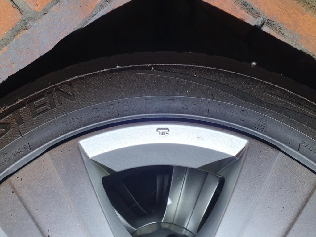 Vredestein 215/60 R17 velgen met winterbanden, Ophalen of Verzenden, Zo goed als nieuw