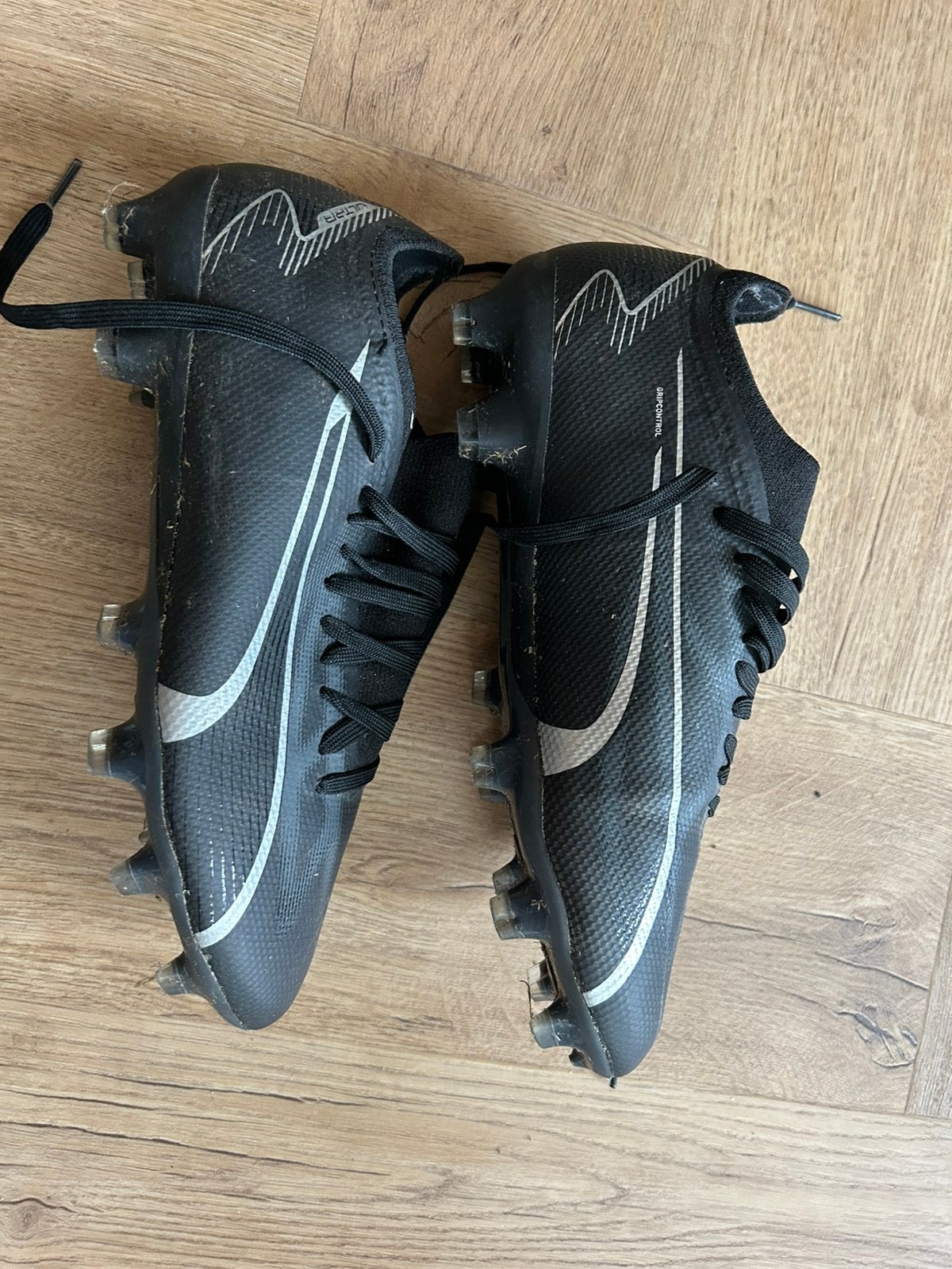 Puma noppenschoenen maat 40, Maat XS of kleiner, Ophalen of Verzenden, Zo goed als nieuw, Schoenen