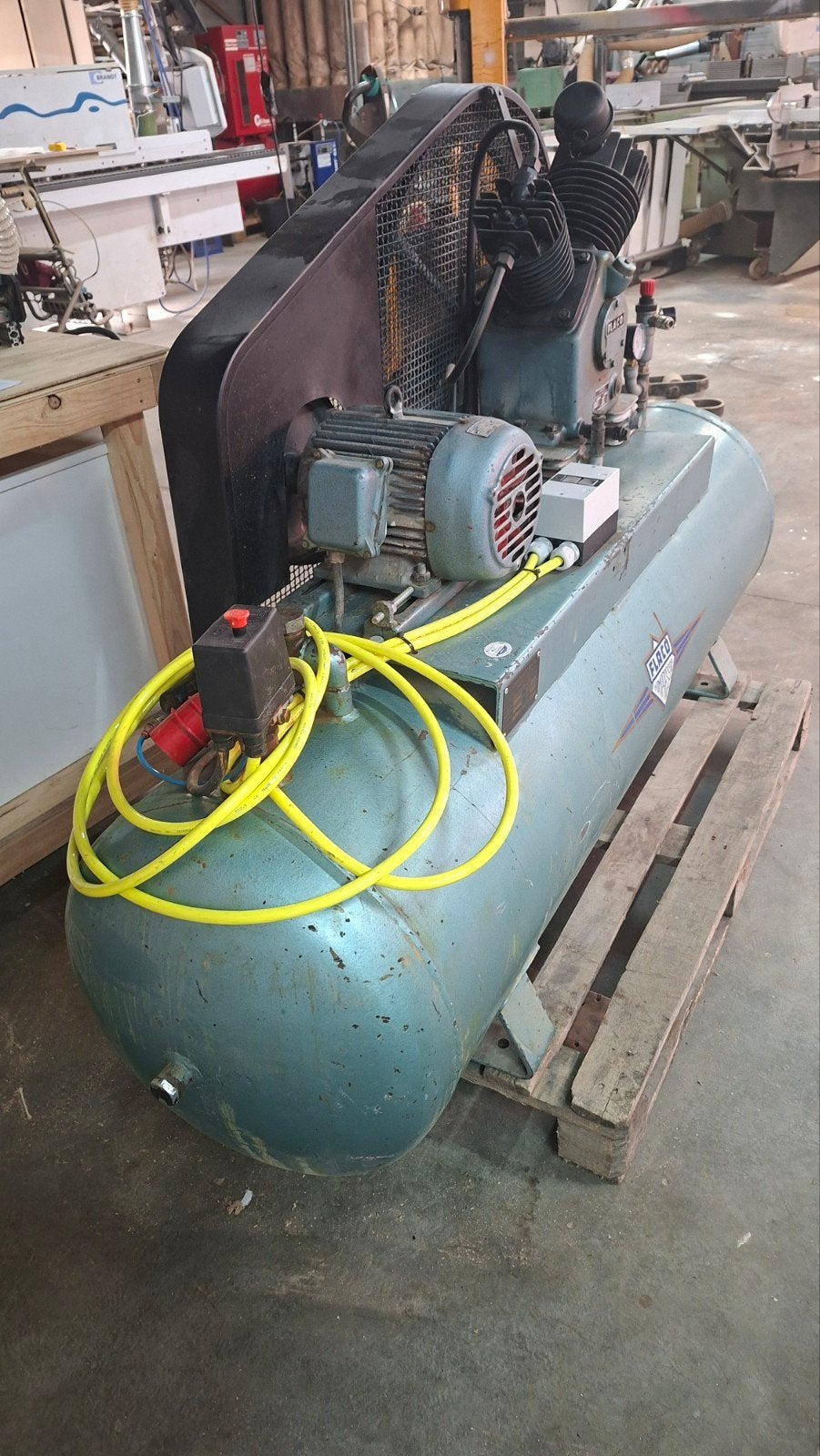 FLACO professionele zuigercompressor 1973 - 350L, 10 bar, Doe-het-zelf en Verbouw, 100 liter of meer, Ophalen, Gebruikt, 10 bar of meer