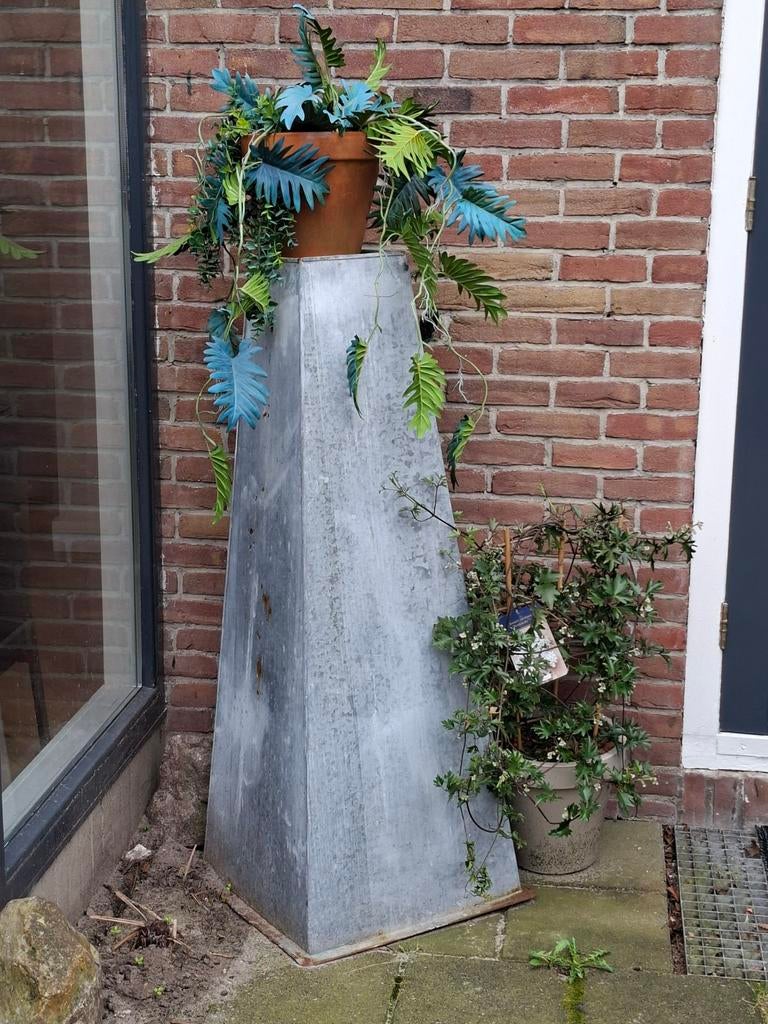 Gratis 2 ijzeren bakken/zuilen., Ophalen of Verzenden