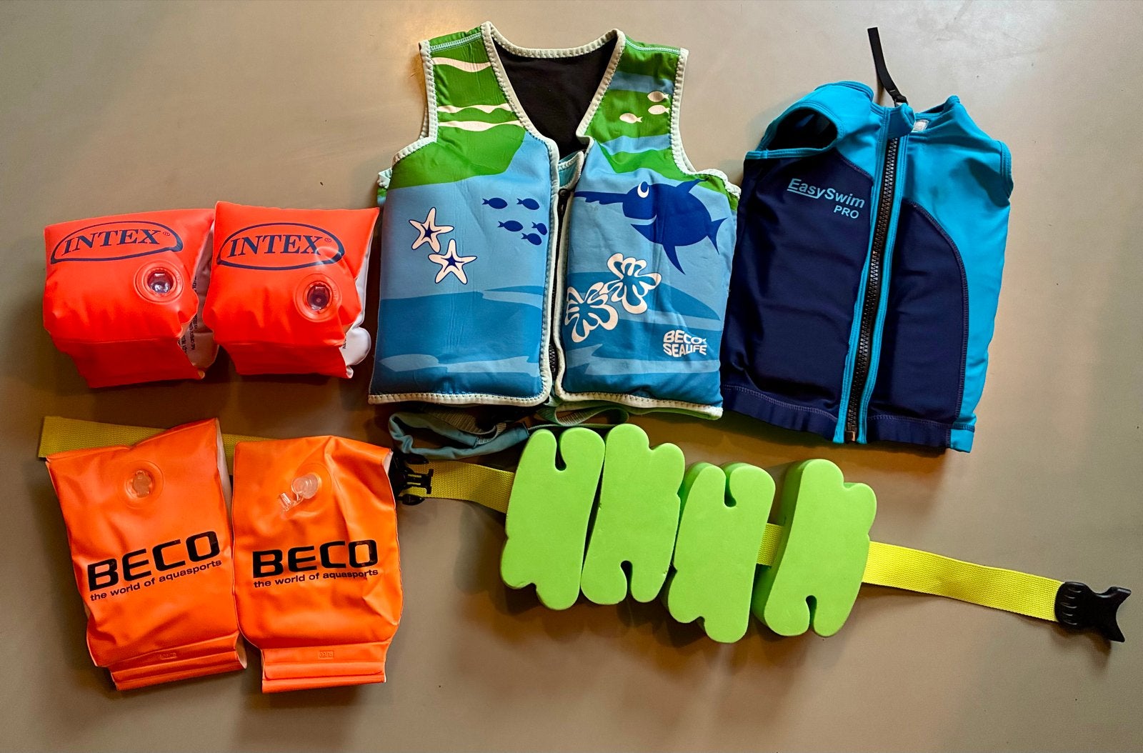 Zwemhulpmiddelen set: zwemvesten, bandjes en zwemgordel, Ophalen, Gebruikt