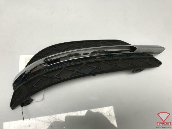 mercedes c klasse w204 voorbumper rooster rechts a2048803324, Gebruikt, Mercedes-Benz AG, Mercedes-Benz, Rechts