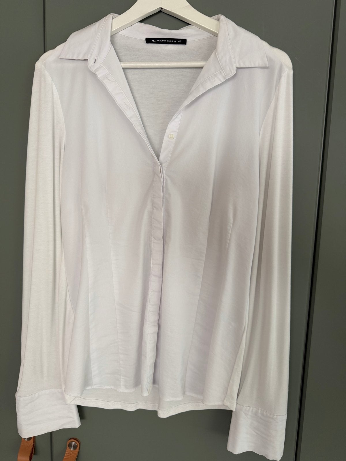 Witte blouse van Expresso - Maat 40, Kleding | Dames, Blouses en Tunieken, Ophalen of Verzenden, Zo goed als nieuw, Maat 38/40 (M)