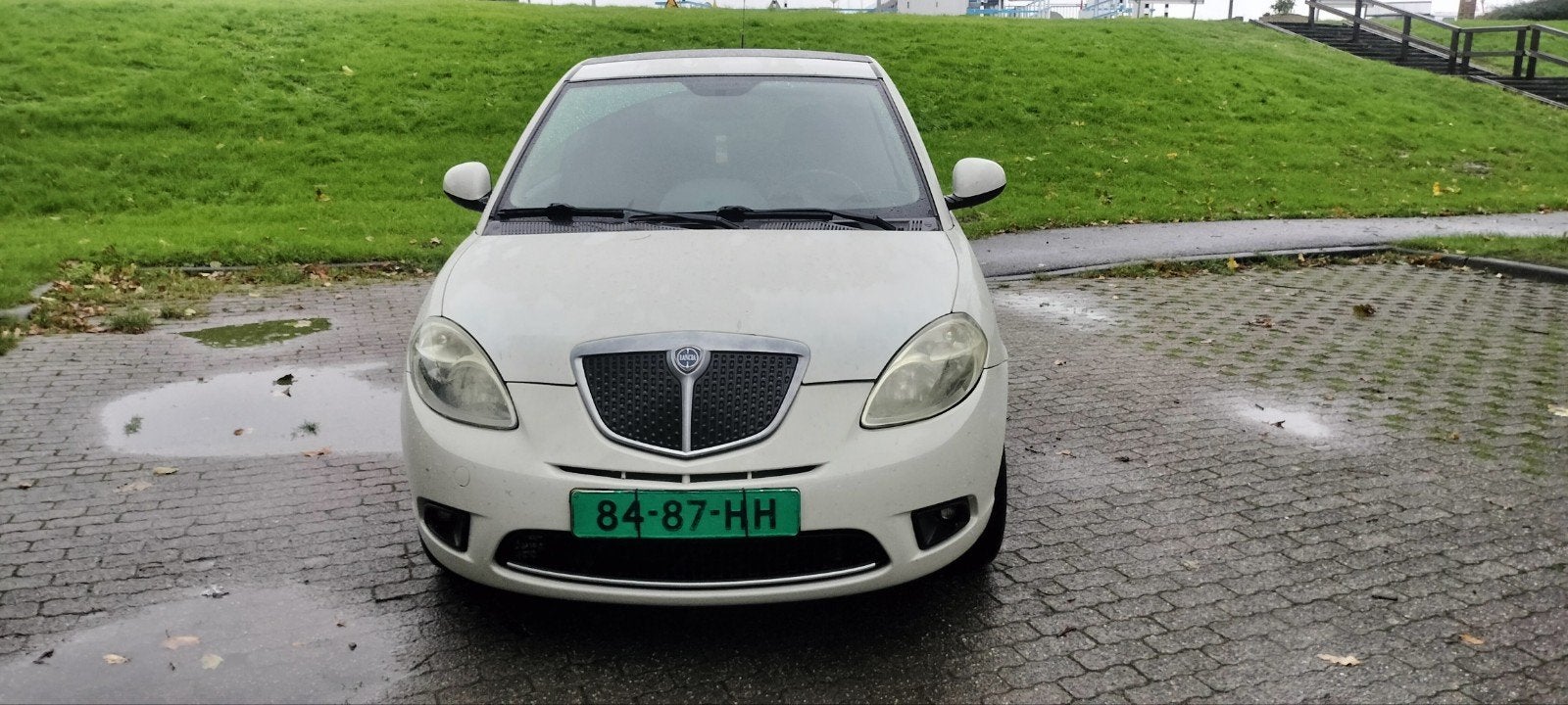 Budget Deal! Lancia Ypsilon 1.4 Airco / Pano 2011 Wit Apk'27, Auto's, Voorwielaandrijving, Dealer onderhouden, Stof, 4 cilinders