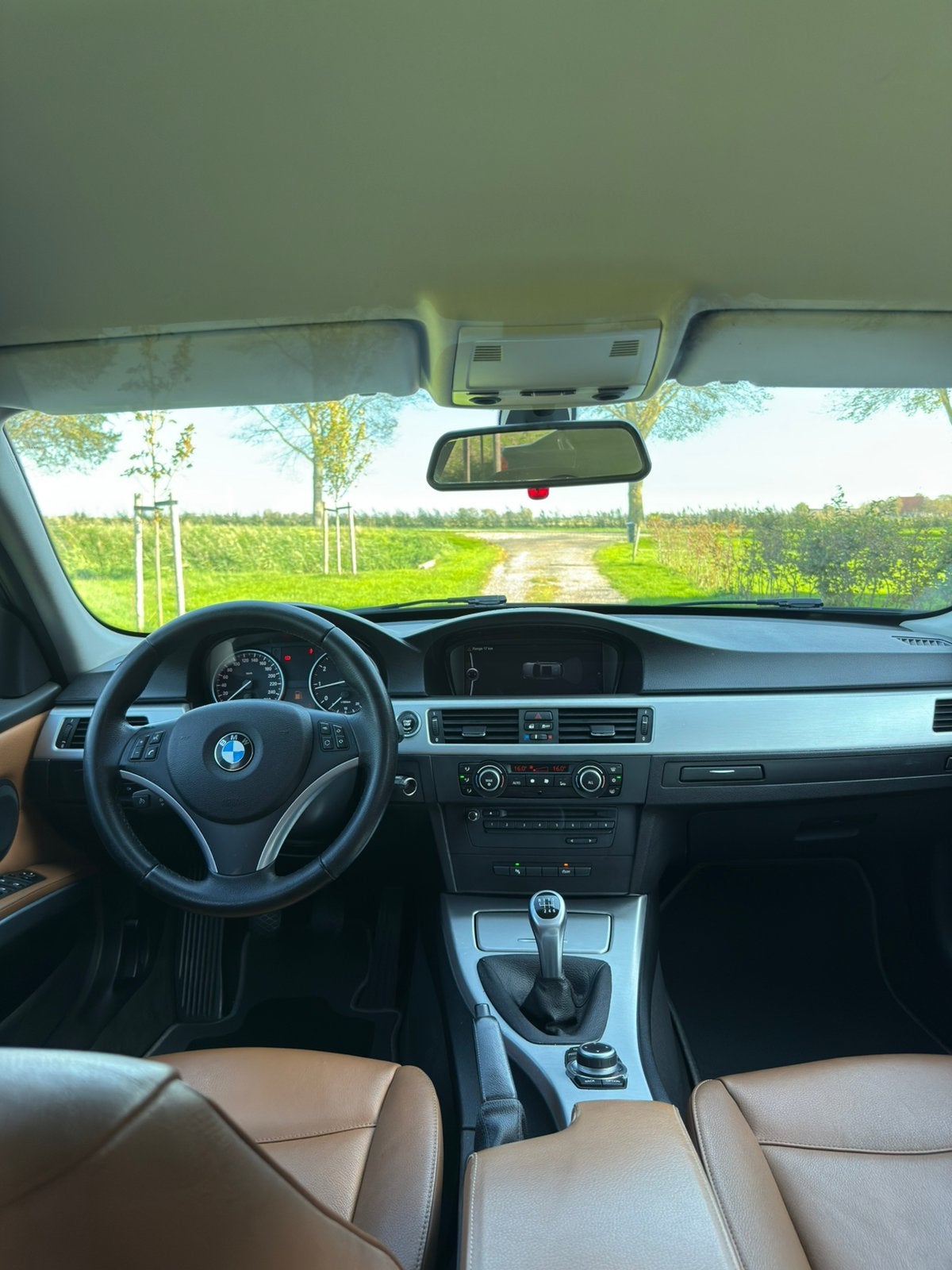 BMW 318i E90 LCI | Tasman | Bruin leder | Xenon | PDC V+A |, Auto's, Achterwielaandrijving, Beige, Verwarmde buitenspiegels, Bedrijf