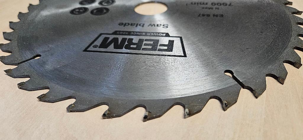 zaagblad 250mm asgat 40mm 40 TCT tanden, Doe-het-zelf en Verbouw, Gereedschap | Machine-onderdelen en Toebehoren, Zo goed als nieuw