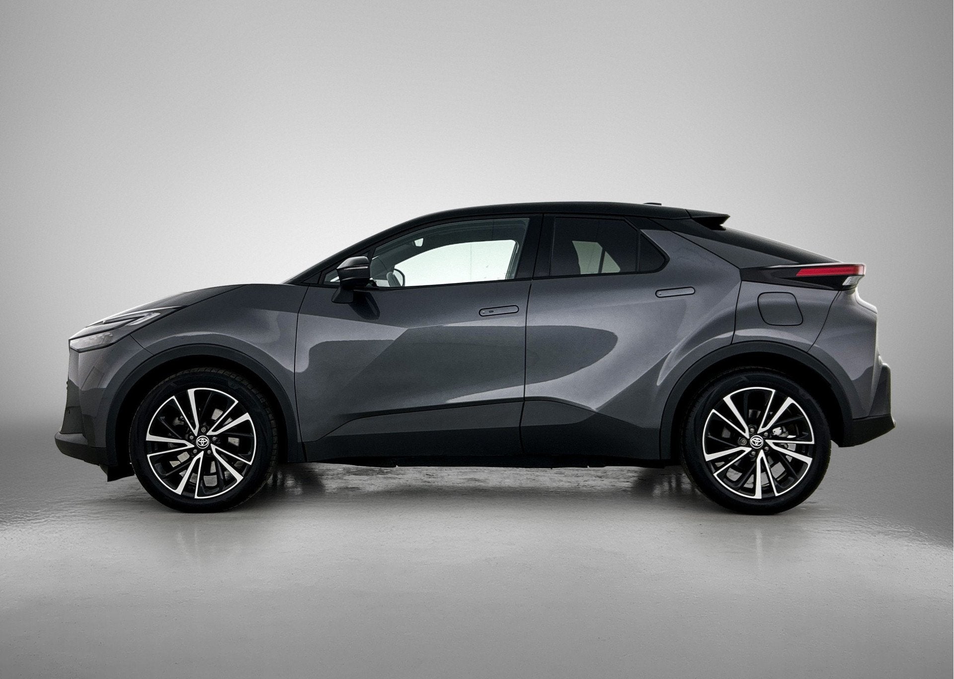 Toyota C-HR Plug-in Hybrid 220 Executive automaat | 19 inch, 12 maanden, Automatische klimaatregeling, 4 cilinders, Leder en Stof
