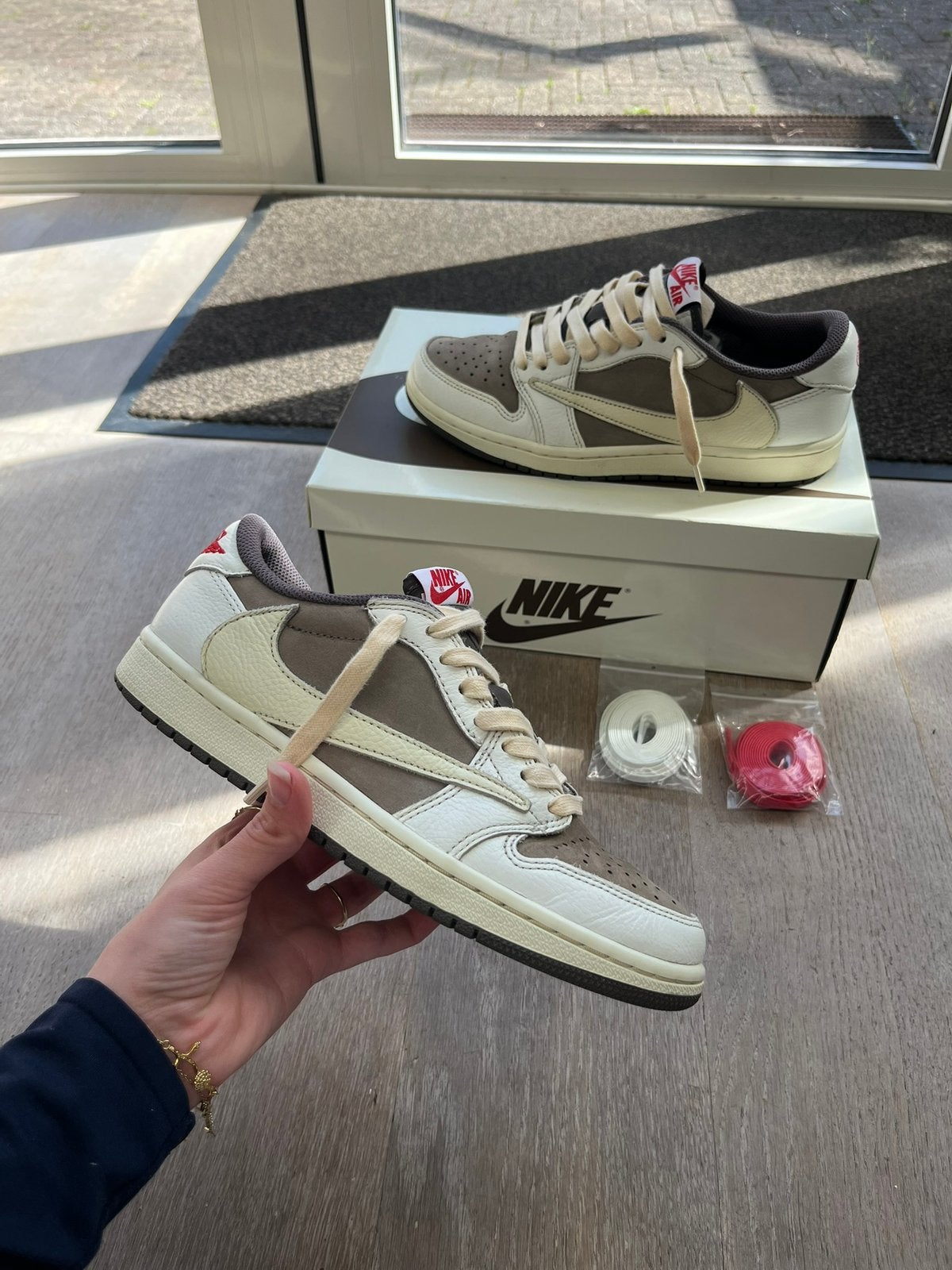 Jordan 1 low travis scott reverse mocha maat 39, Overige kleuren, Ophalen of Verzenden, Sneakers of Gympen, Zo goed als nieuw