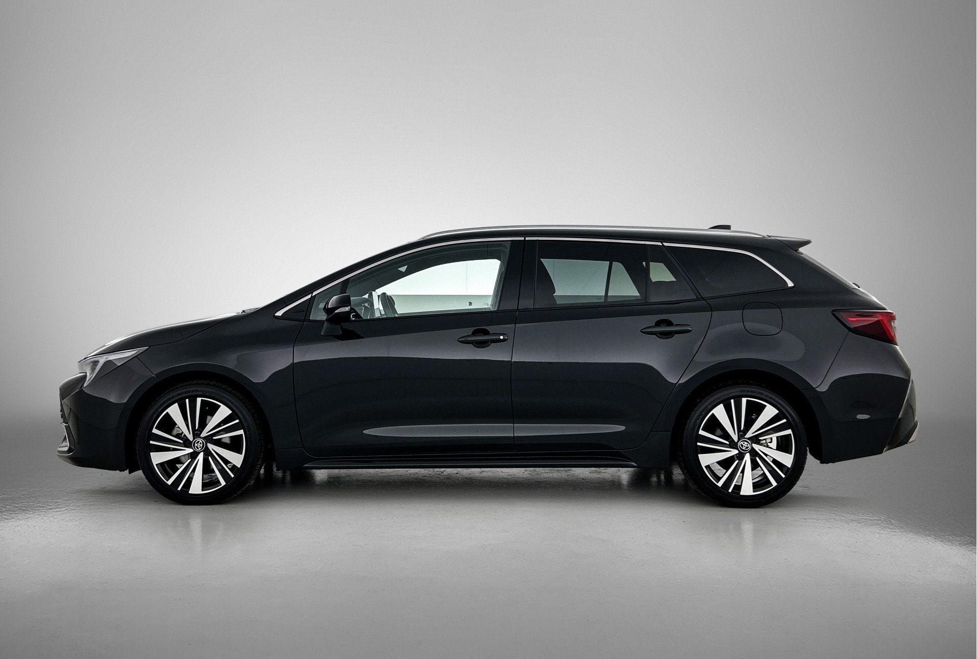 Toyota Corolla Touring Sports Hybrid 140 Dynamic | BTW Voert, Gebruikt, 4 cilinders, Corolla, Zwart