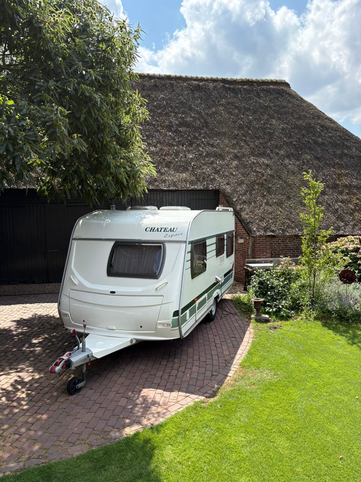 Chateau Calista 450, Caravans en Kamperen, Chateau, Rondzit, Frans bed, Bedrijf