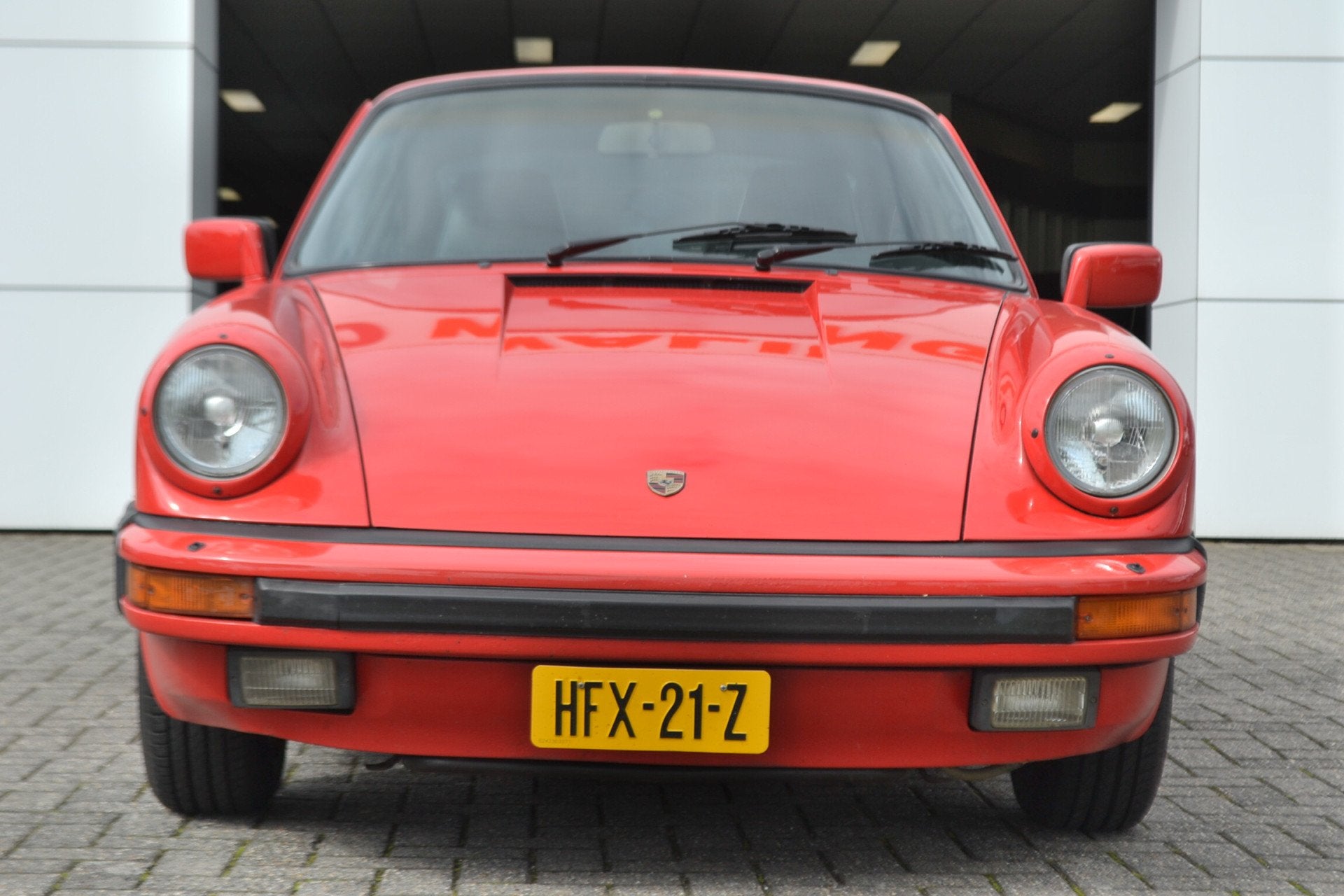 Porsche 911 3.2 Carrera Coupe Schuifdak (bj 1985), Achterwielaandrijving, Zwart, 4 stoelen, Bedrijf