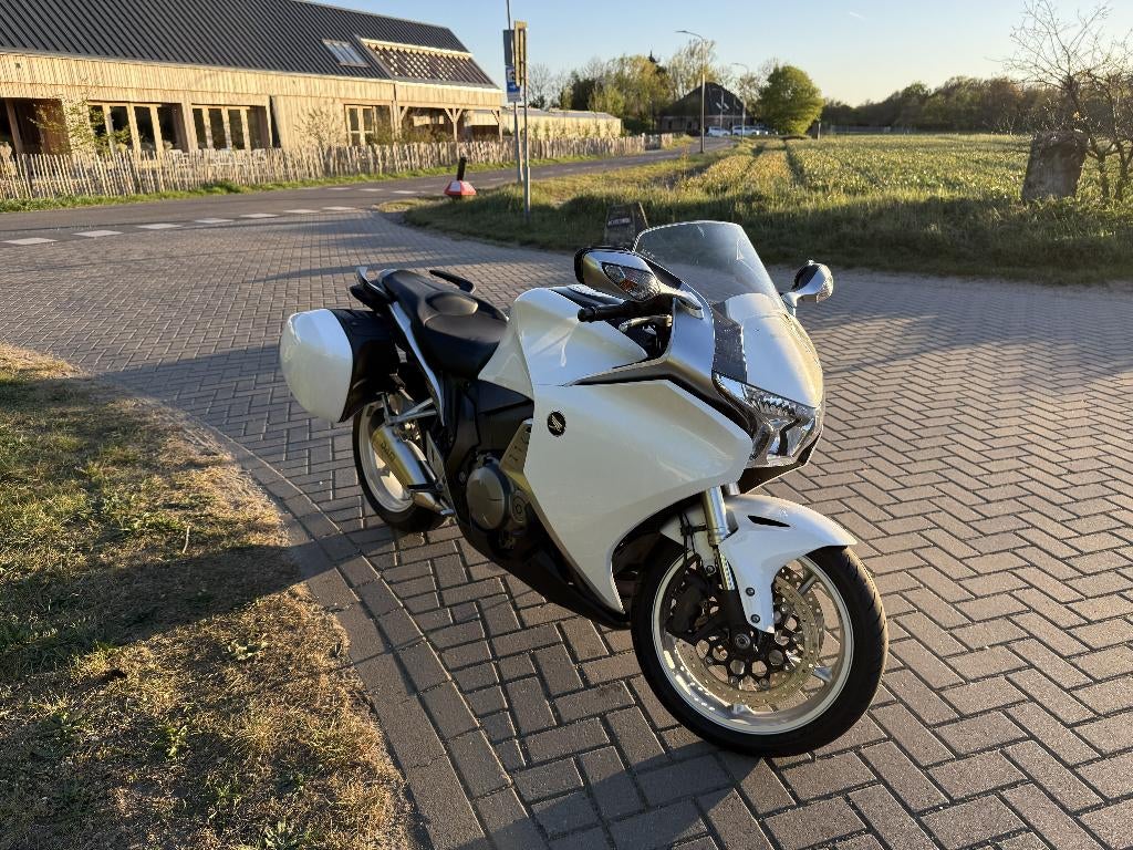 Honda VFR1200F 2010 32.745 km, Occasion, 4 cilinders, Motorrijbewijs A, Meer dan 35 kW