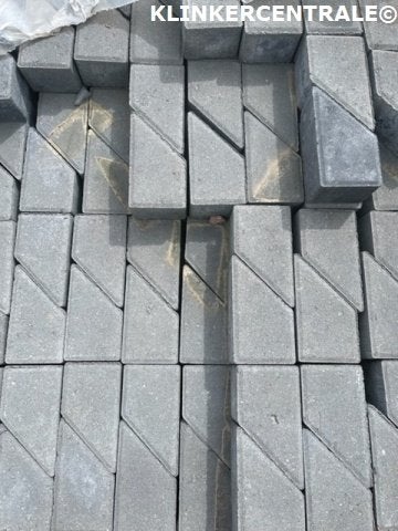 RESTPARTIJ 25m2 antraciet nieuwe keperstenen betonkl 8cm dik, Leverancier onbekend, Verzenden, Klinkers, Nieuw