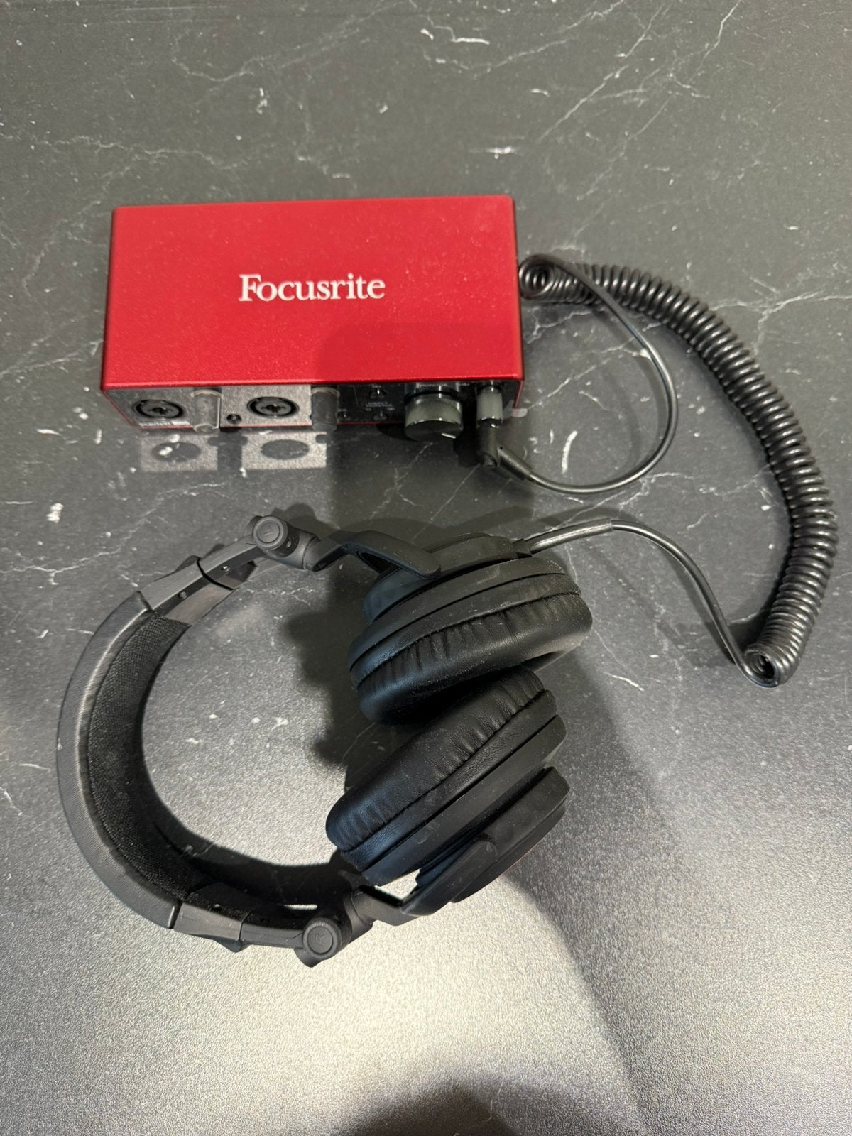 Focusrite Scarlett 2i2 audio-interface, Ophalen of Verzenden, Zo goed als nieuw, Over-ear