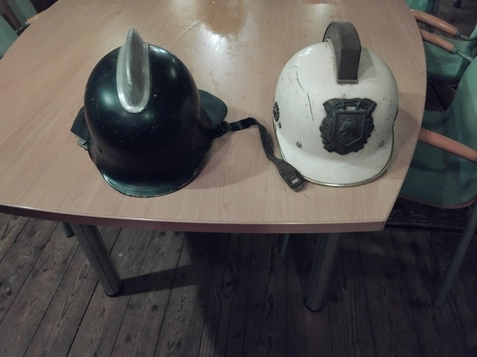 Vintage brandweerhelmen (2 stuks), Ophalen, Gebruikt